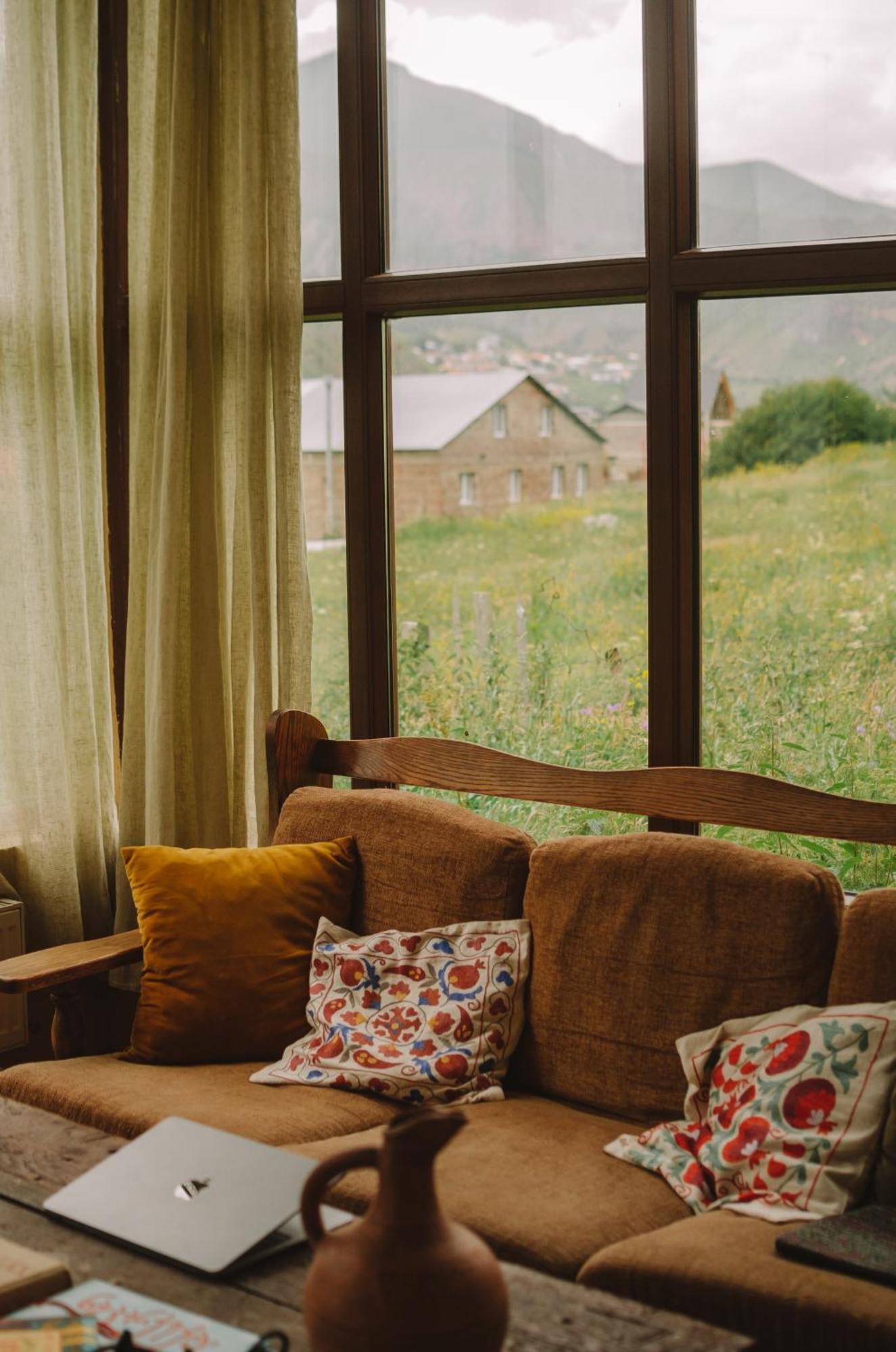 Arte In Kazbegi Hotel Bagian luar foto