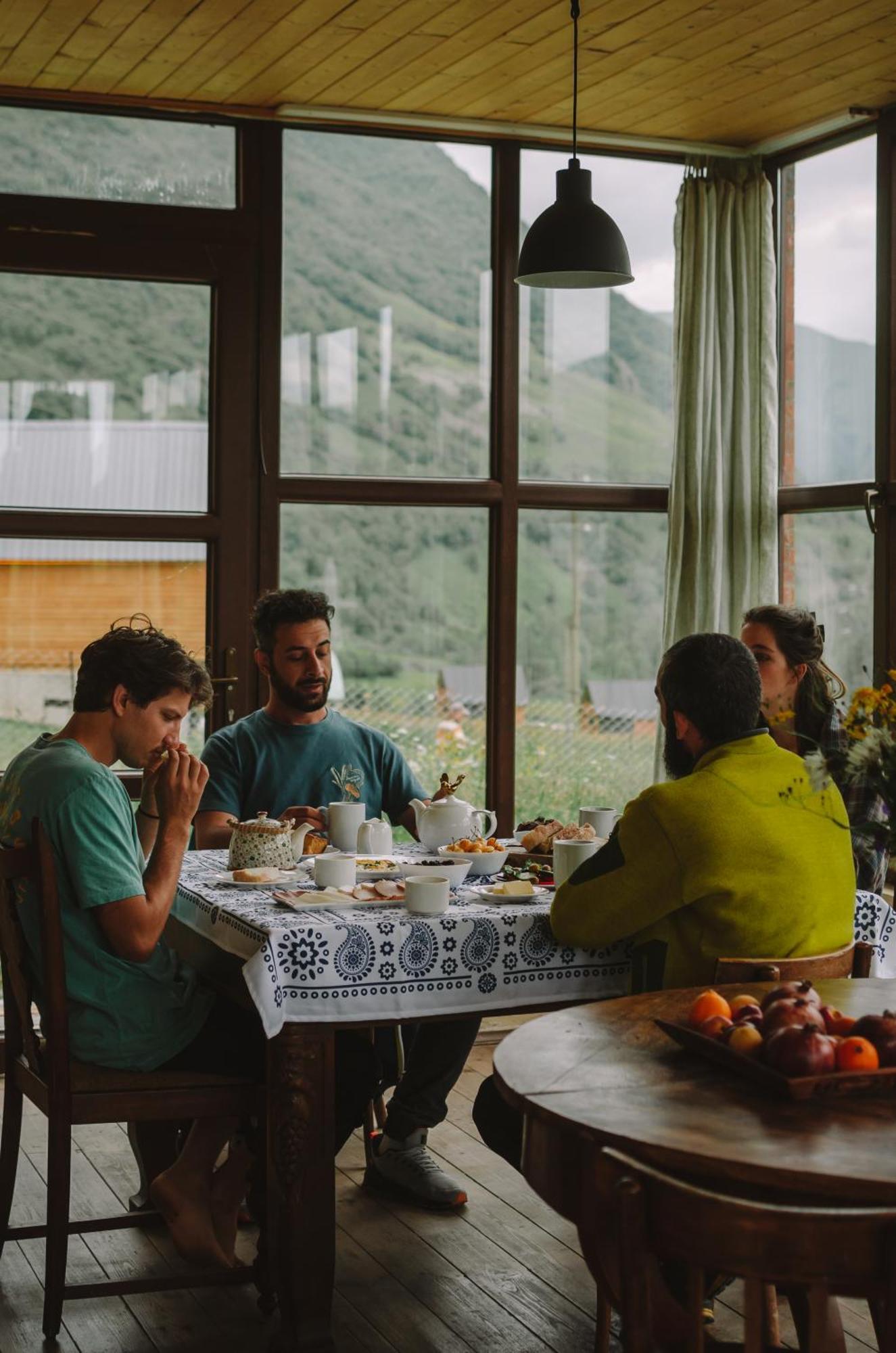 Arte In Kazbegi Hotel Bagian luar foto