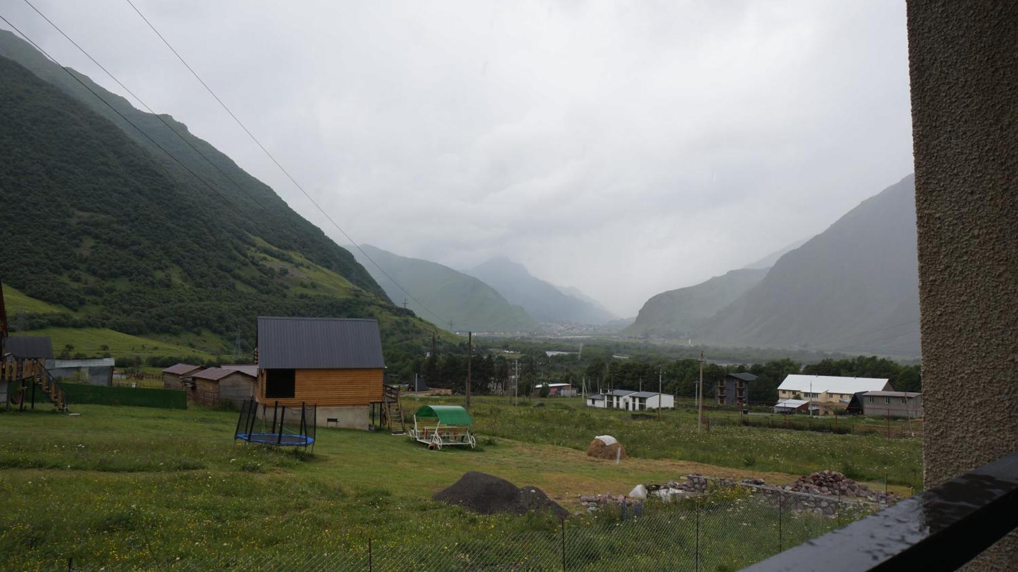 Arte In Kazbegi Hotel Bagian luar foto