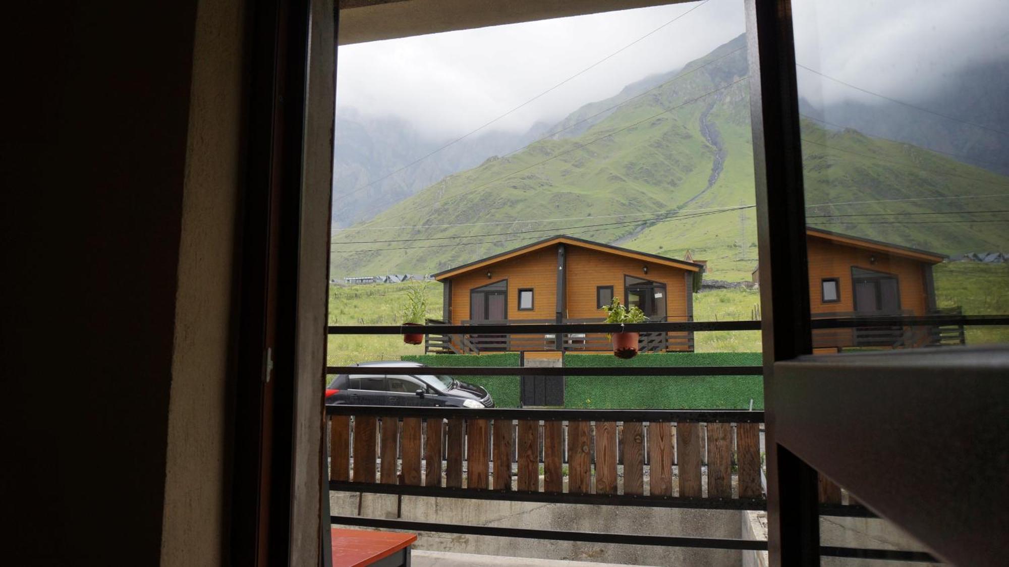 Arte In Kazbegi Hotel Bagian luar foto