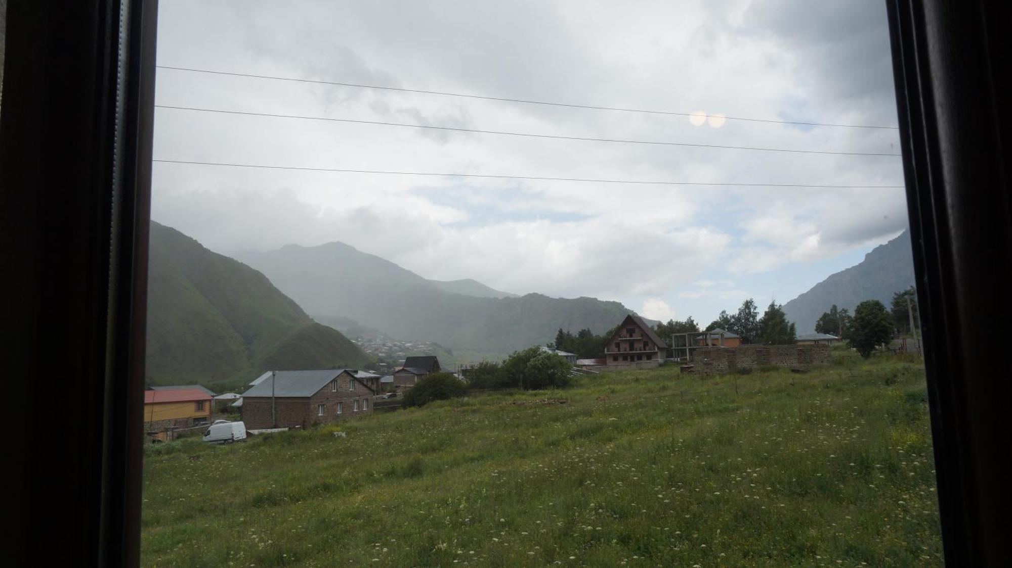 Arte In Kazbegi Hotel Bagian luar foto