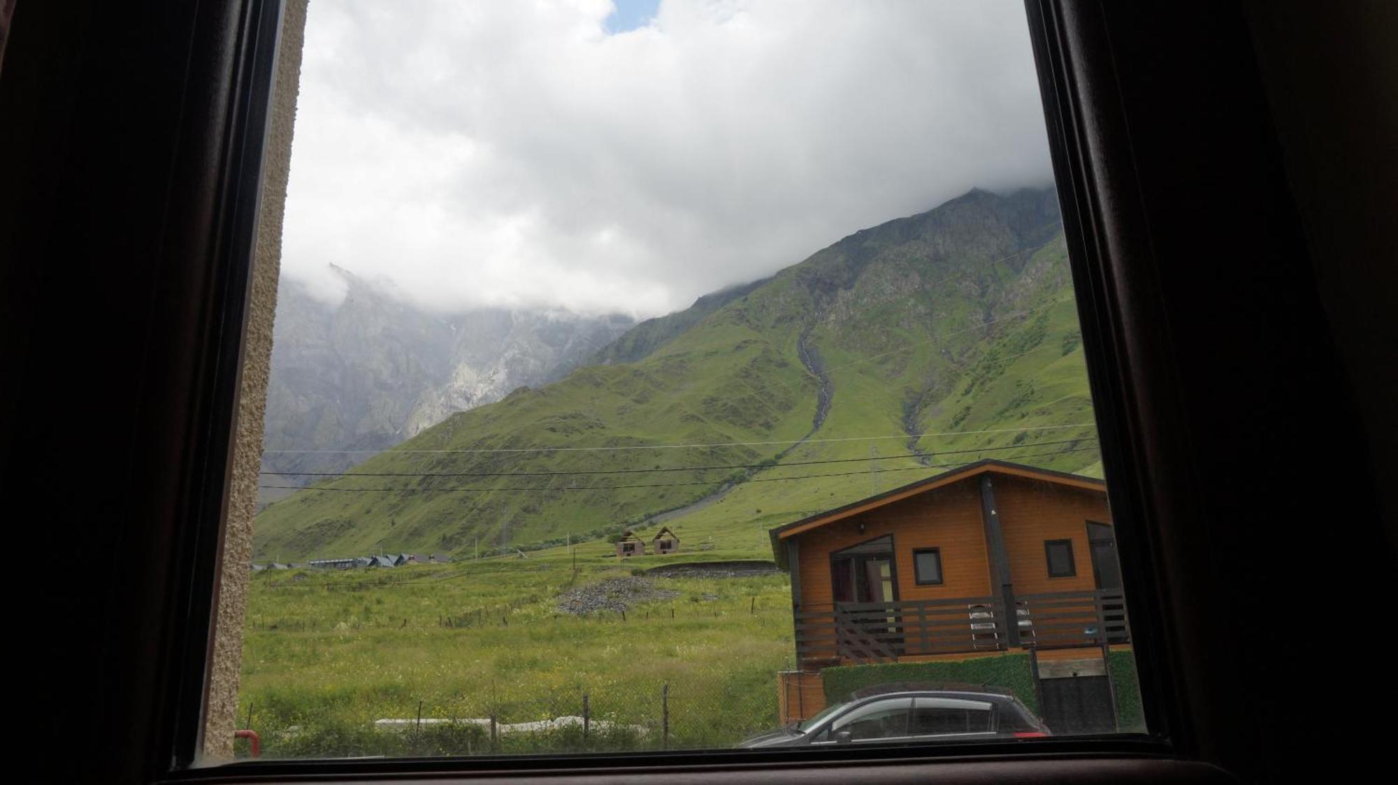 Arte In Kazbegi Hotel Bagian luar foto