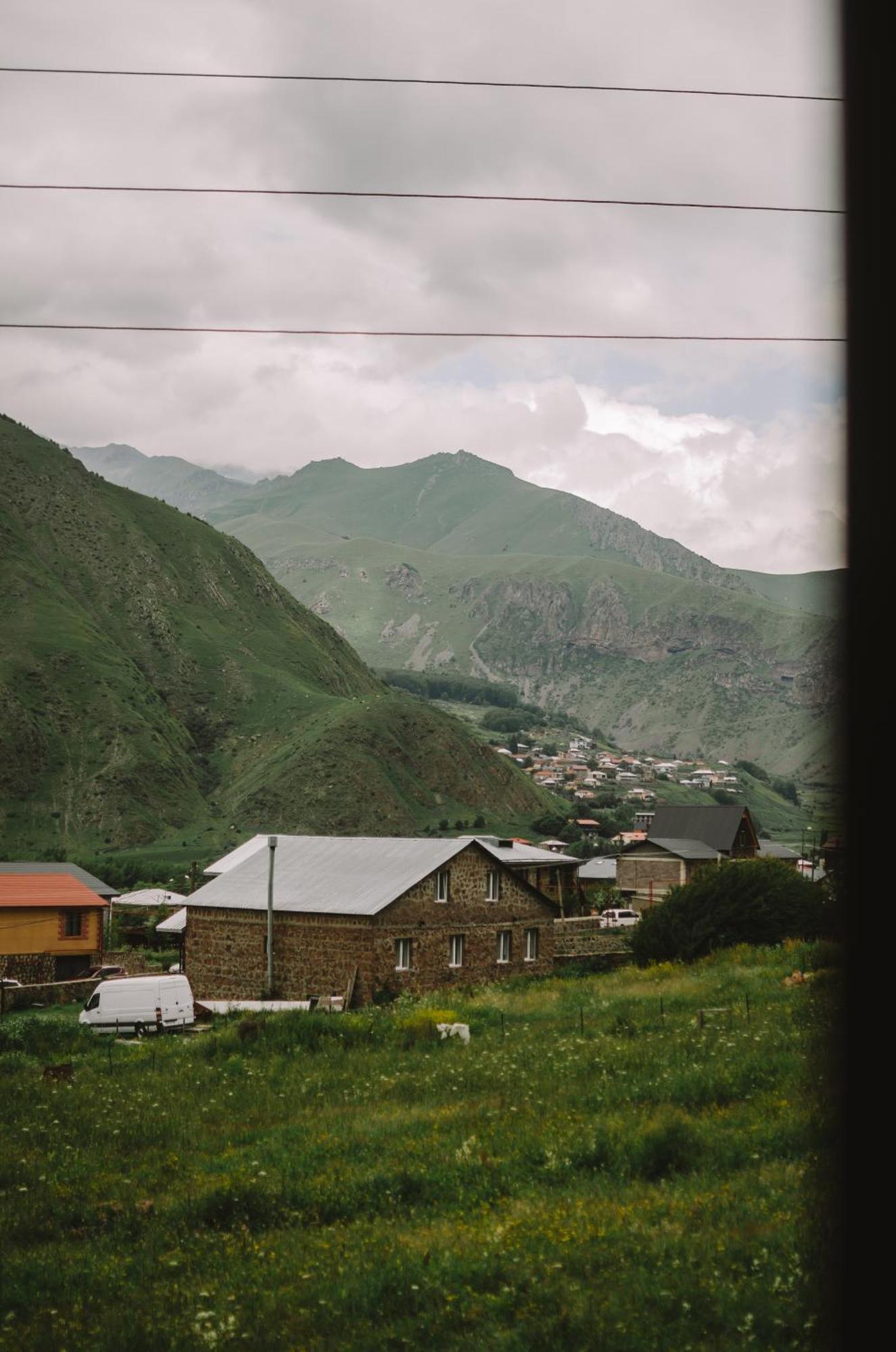 Arte In Kazbegi Hotel Bagian luar foto