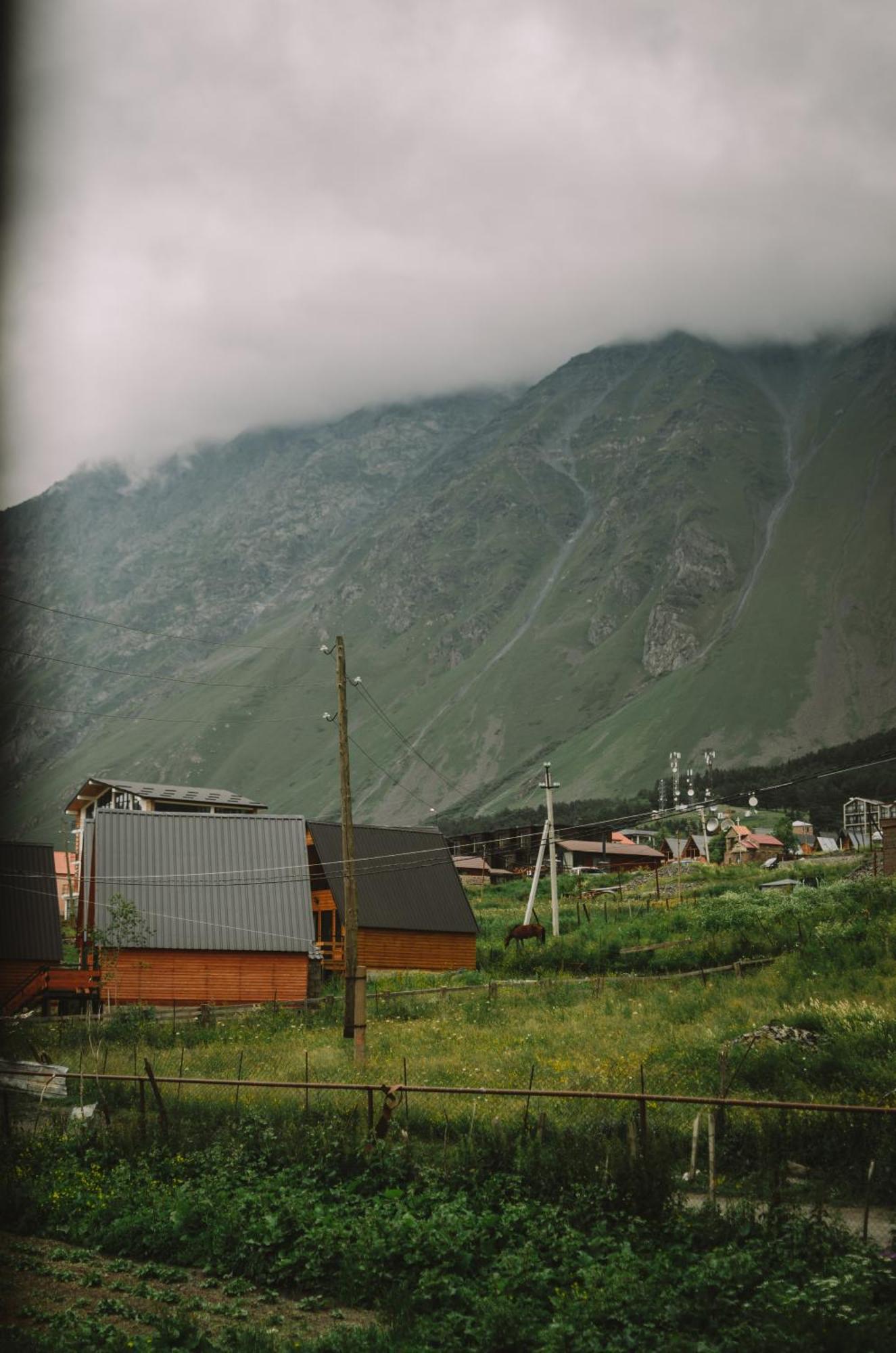 Arte In Kazbegi Hotel Bagian luar foto