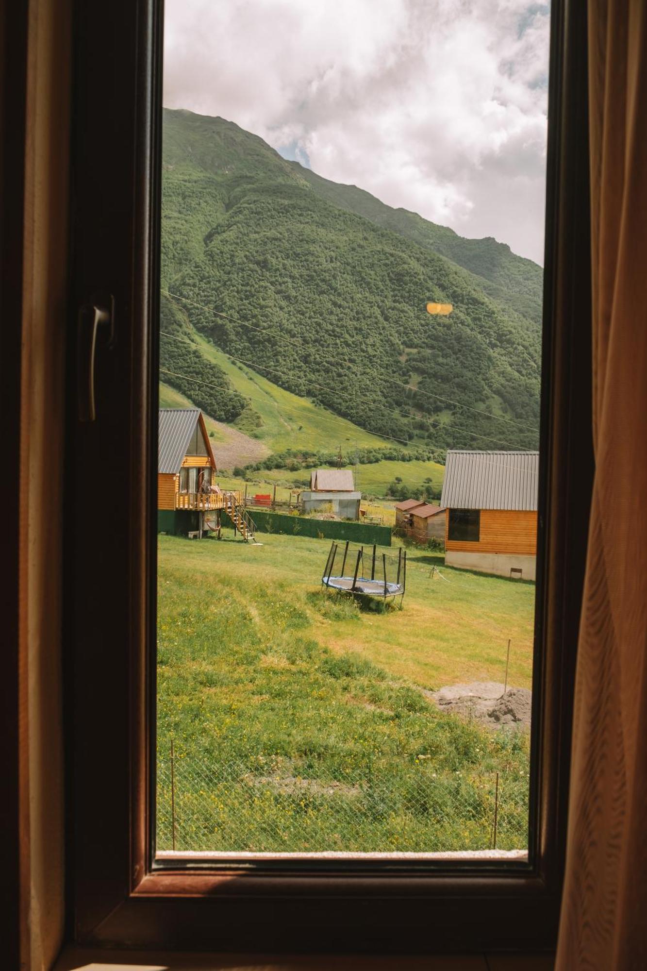 Arte In Kazbegi Hotel Bagian luar foto