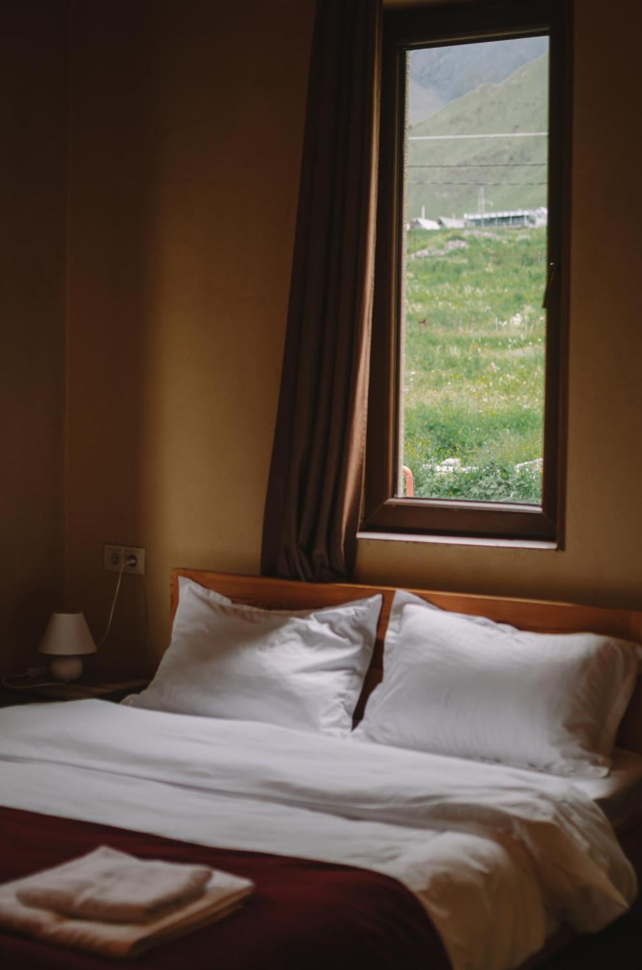 Arte In Kazbegi Hotel Bagian luar foto