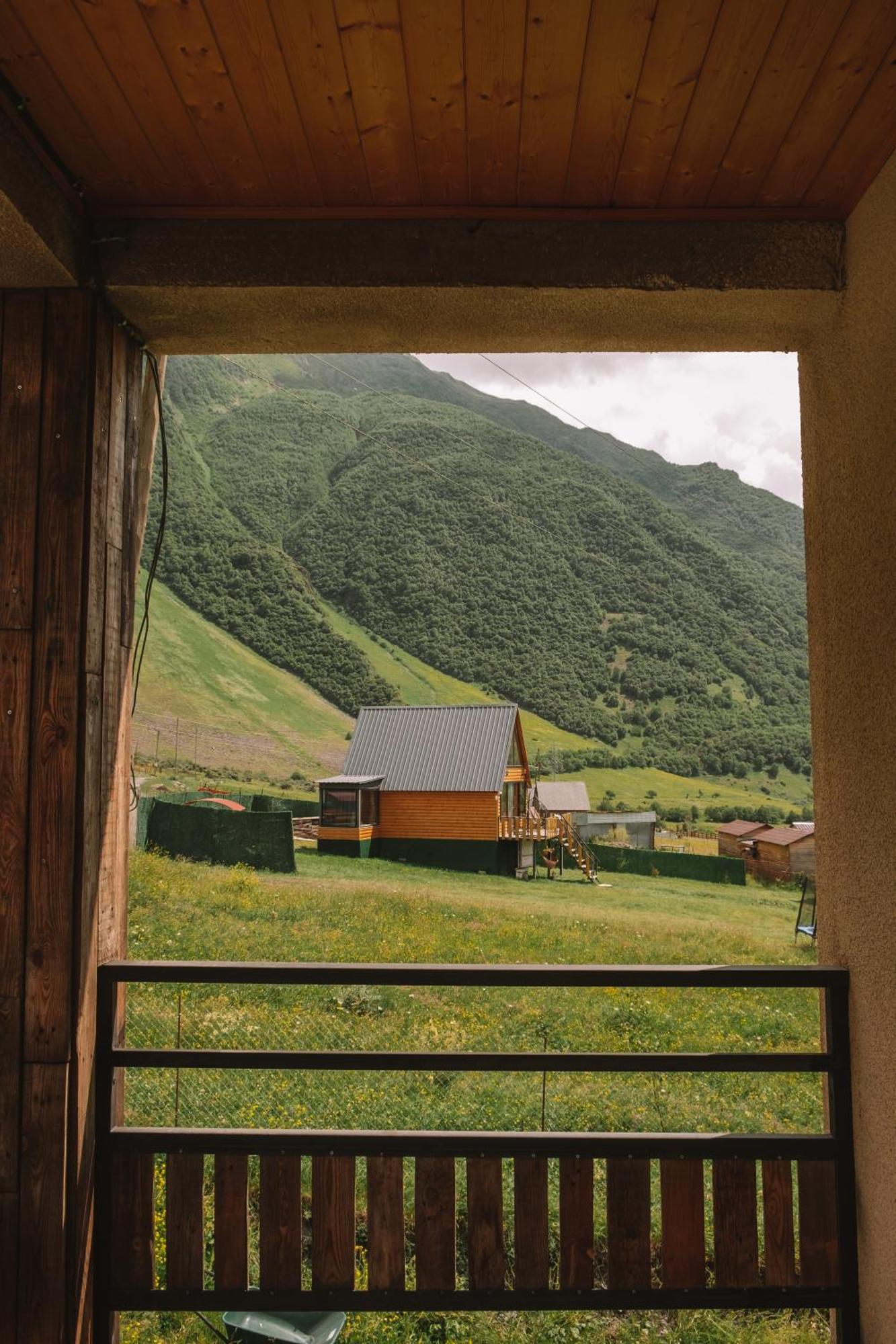 Arte In Kazbegi Hotel Bagian luar foto