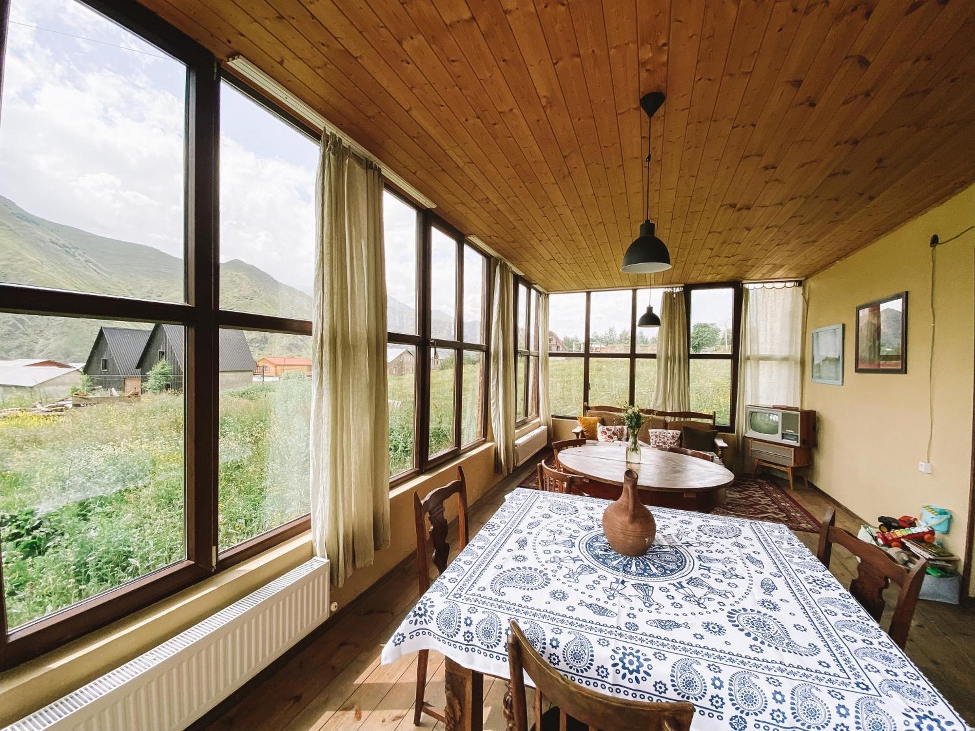 Arte In Kazbegi Hotel Bagian luar foto
