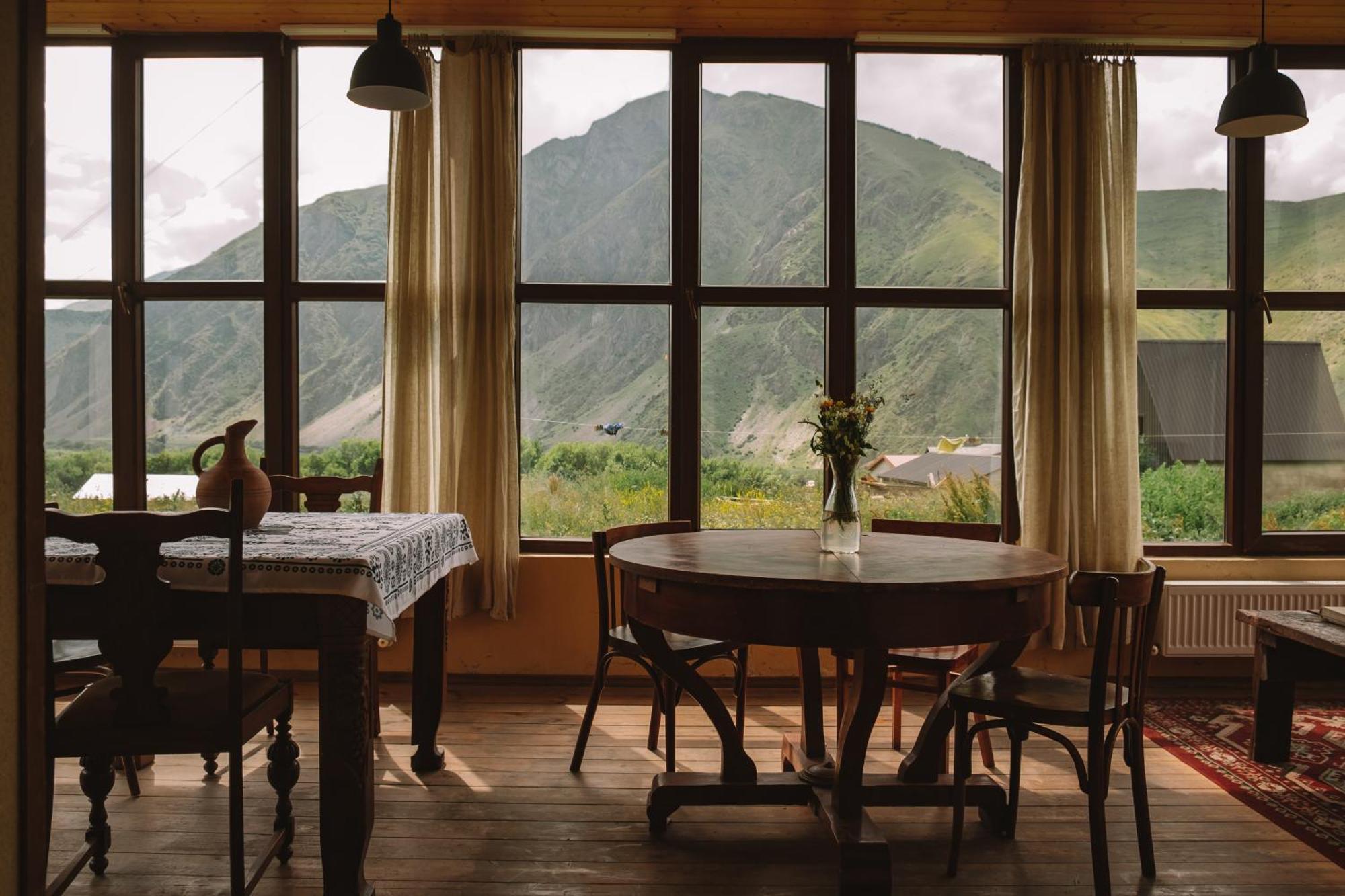Arte In Kazbegi Hotel Bagian luar foto