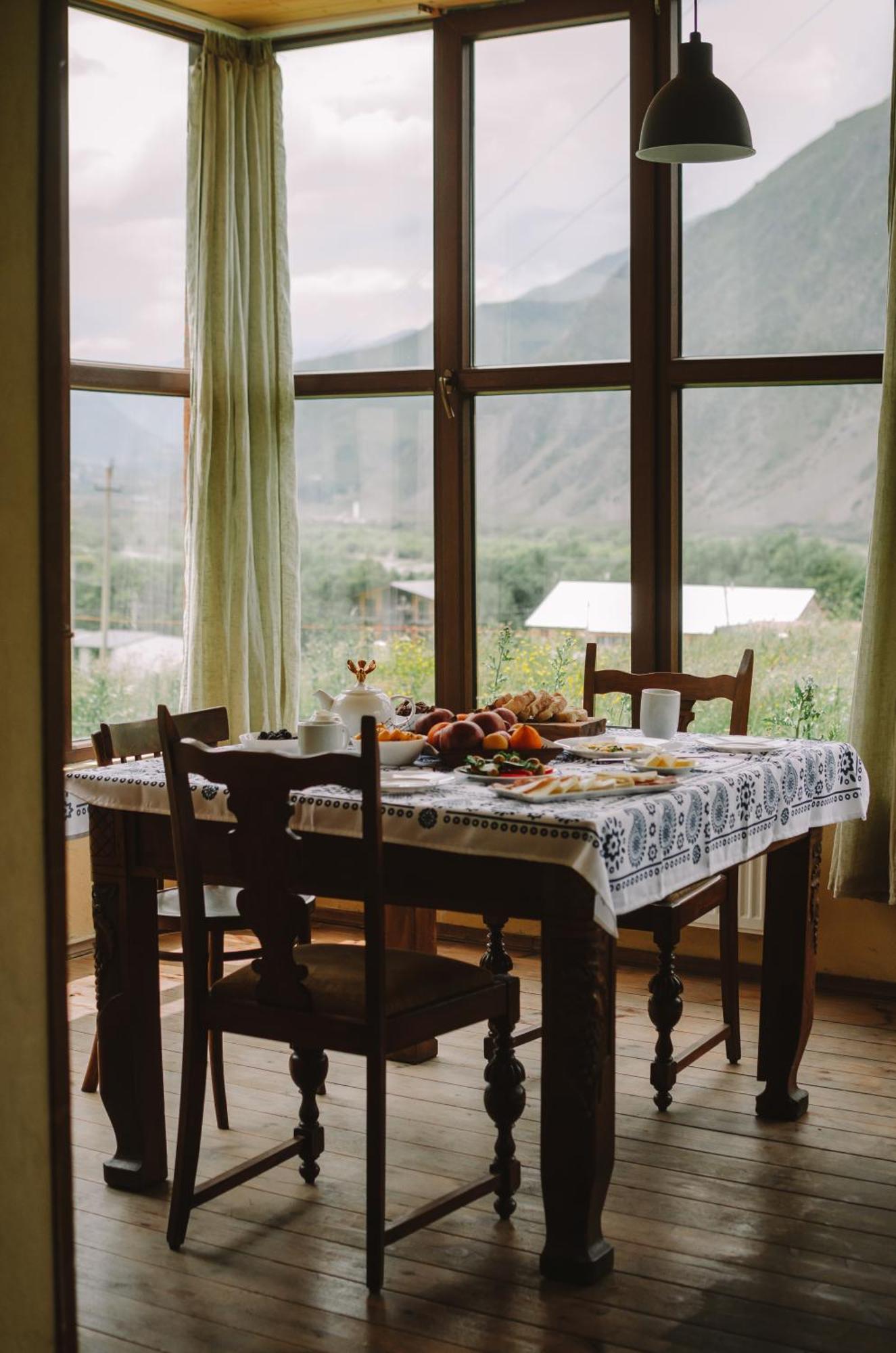 Arte In Kazbegi Hotel Bagian luar foto