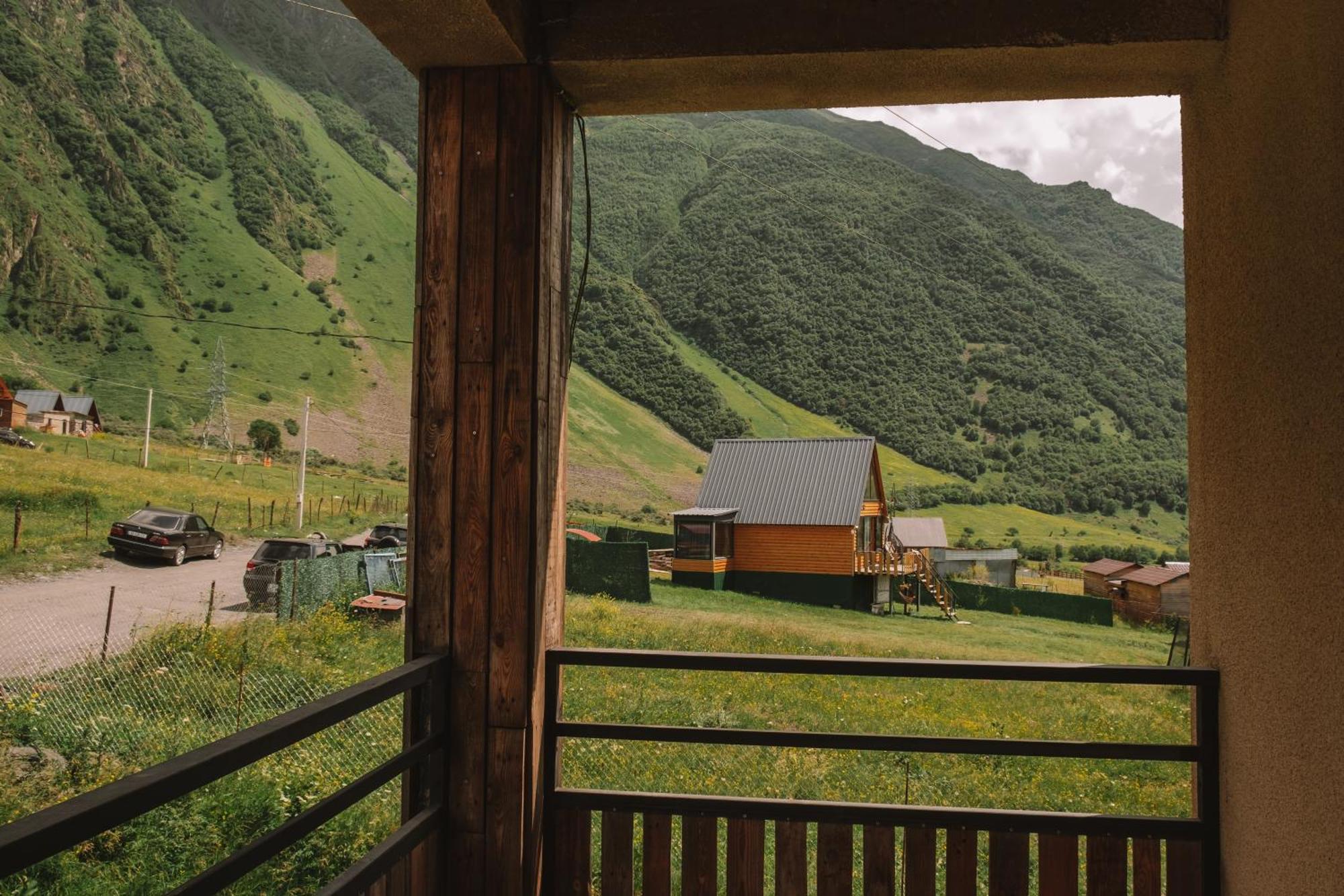 Arte In Kazbegi Hotel Bagian luar foto