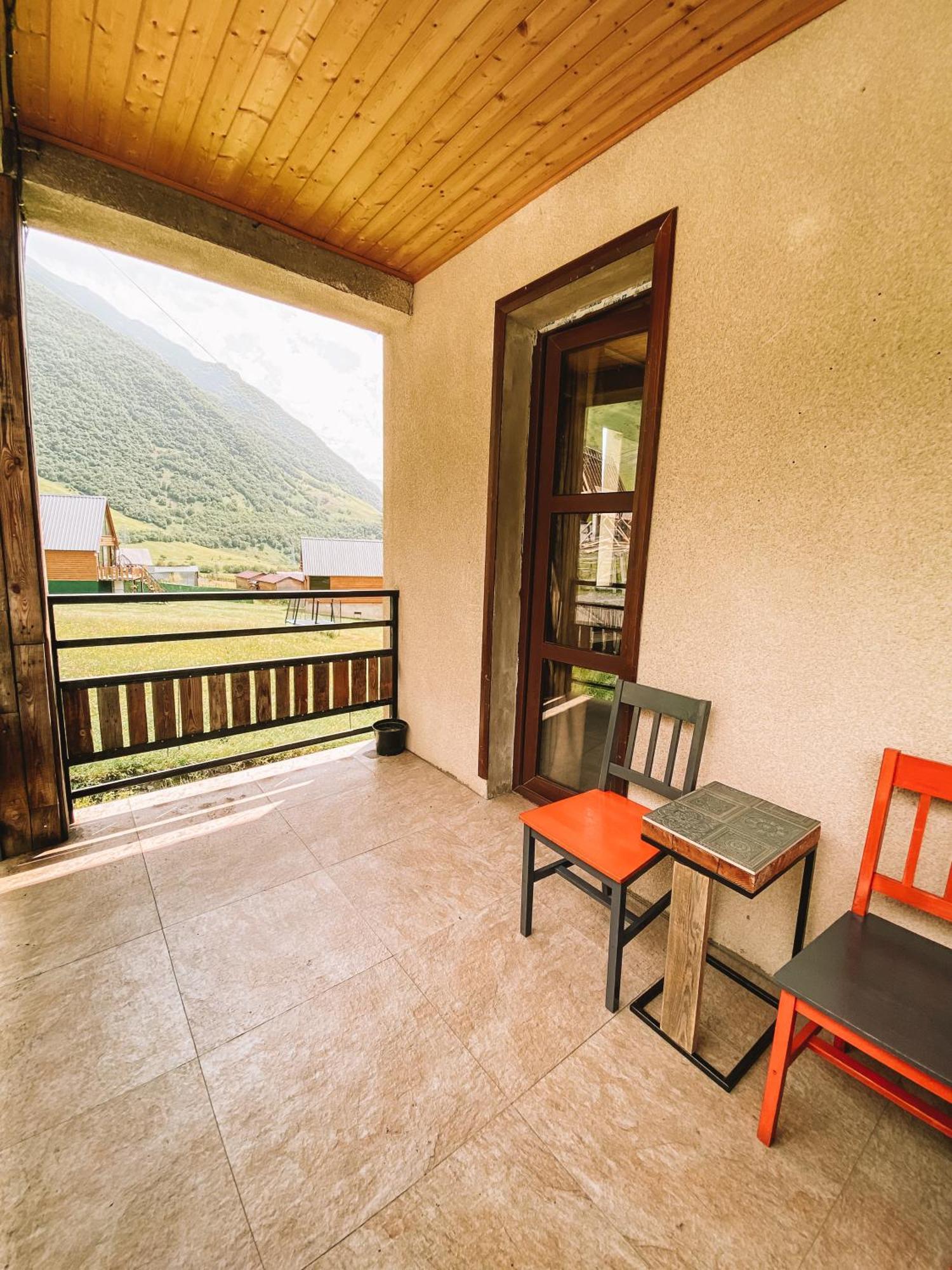 Arte In Kazbegi Hotel Bagian luar foto
